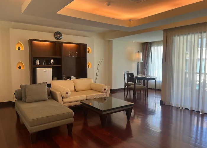 Patong Paragon Resort & Spa Sha Extra Plus